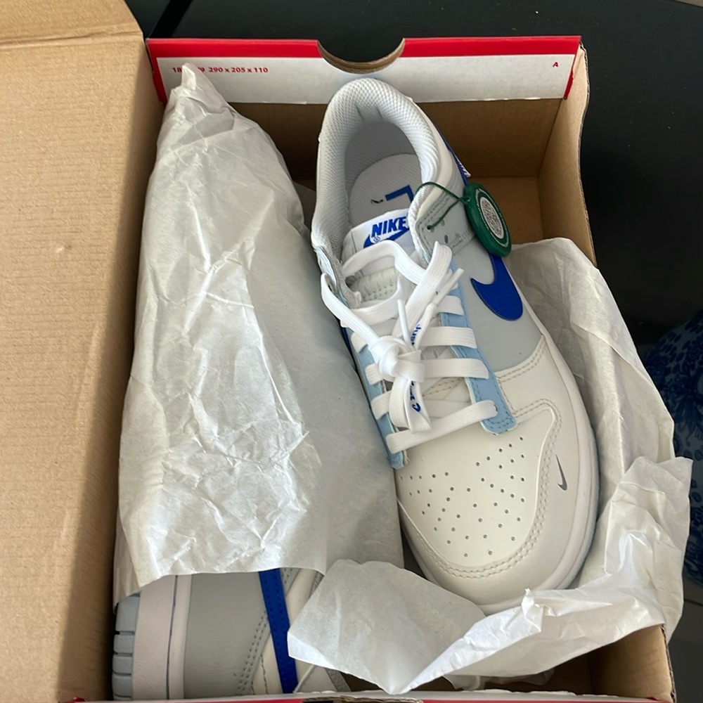 Nike Dunk Low (GS) Ivory/Hyper Royal-White size 5.5Y